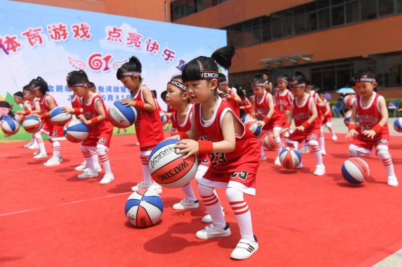 下半场伊始C罗头球冲顶破门，利雅得胜利1-0麦加统一雷速体育2月26日讯 沙特联赛第22轮，麦加统一主场对阵利雅得胜利。