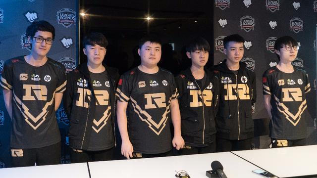 前的竞争格 前的竞争格